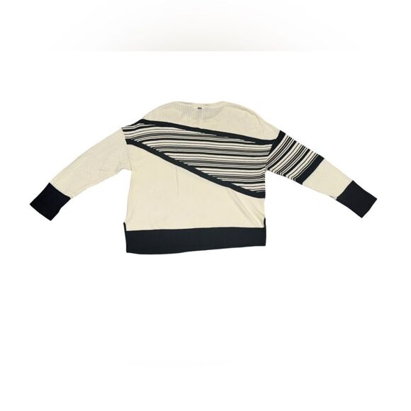 Women’s ST. JOHN Wool & Cashmere blend round neck black & white Sweater medium - Picture 4 of 9